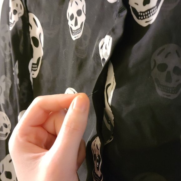 Sheer skull print blouse - Picture 3 of 3